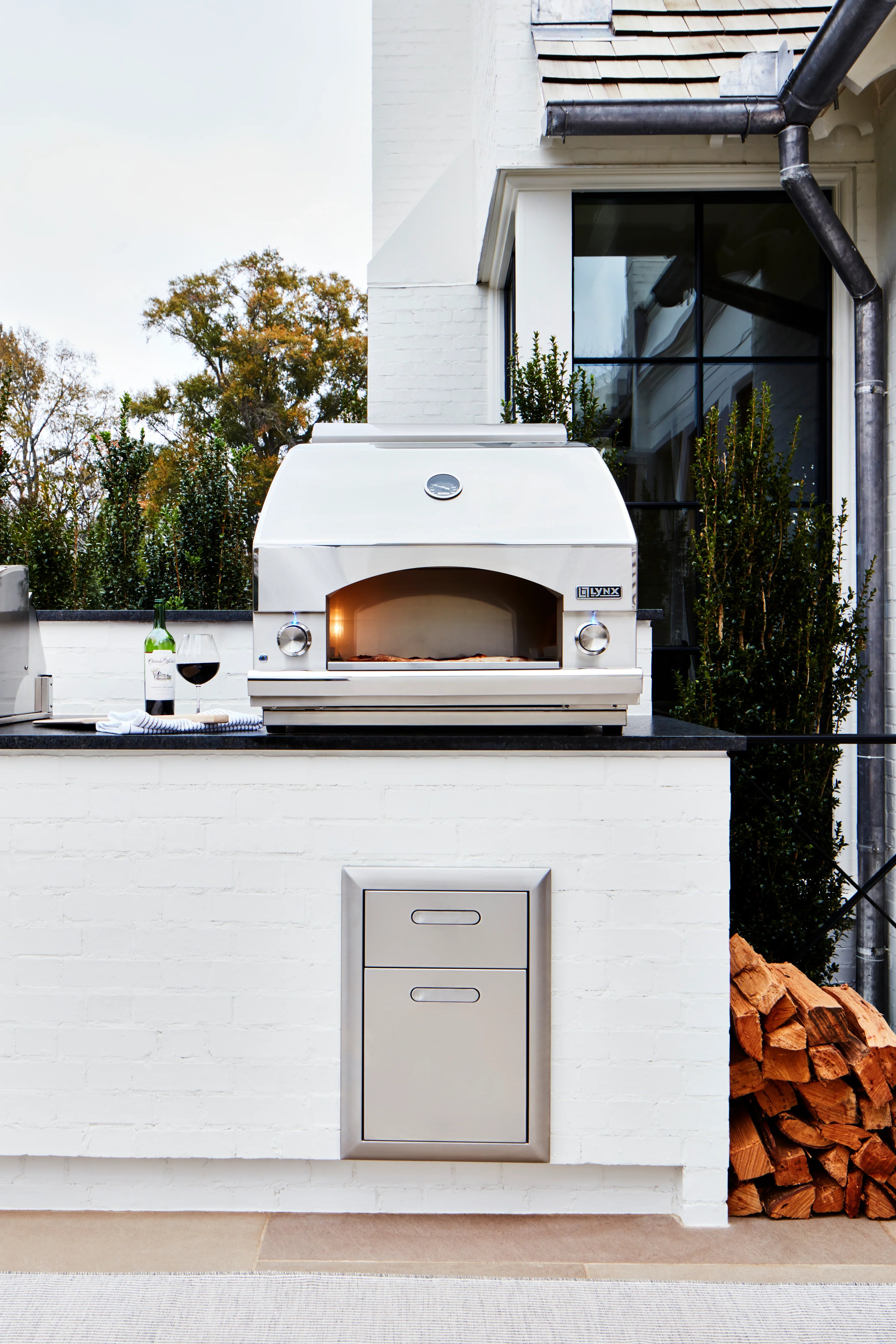 Lynx LPZA | 30" Napoli Outdoor Oven | Gas Powered Wood-Fired Cooking