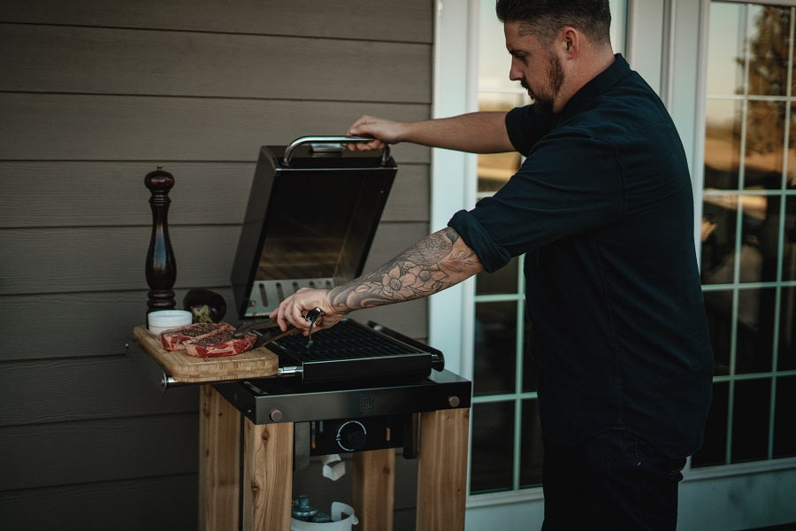 Black Earth Element 12 Gas Grill | M83-2030