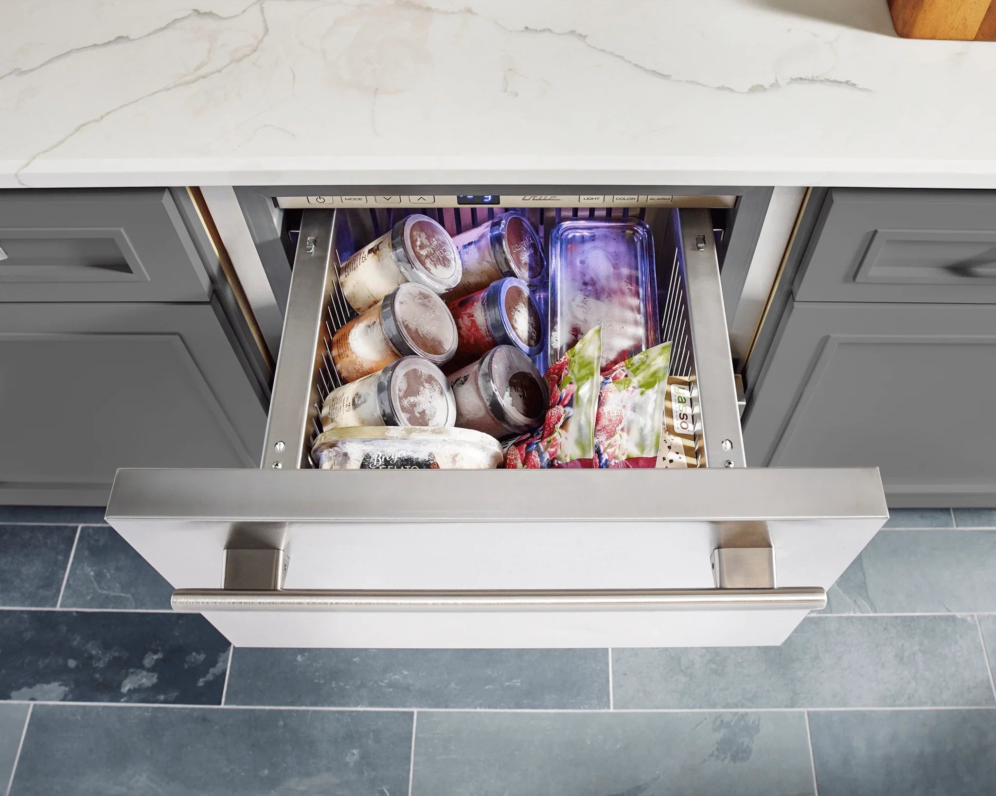 True-residential TUF-24-R | Undercounter Freezer Hinge Right 2 Wire Shelves