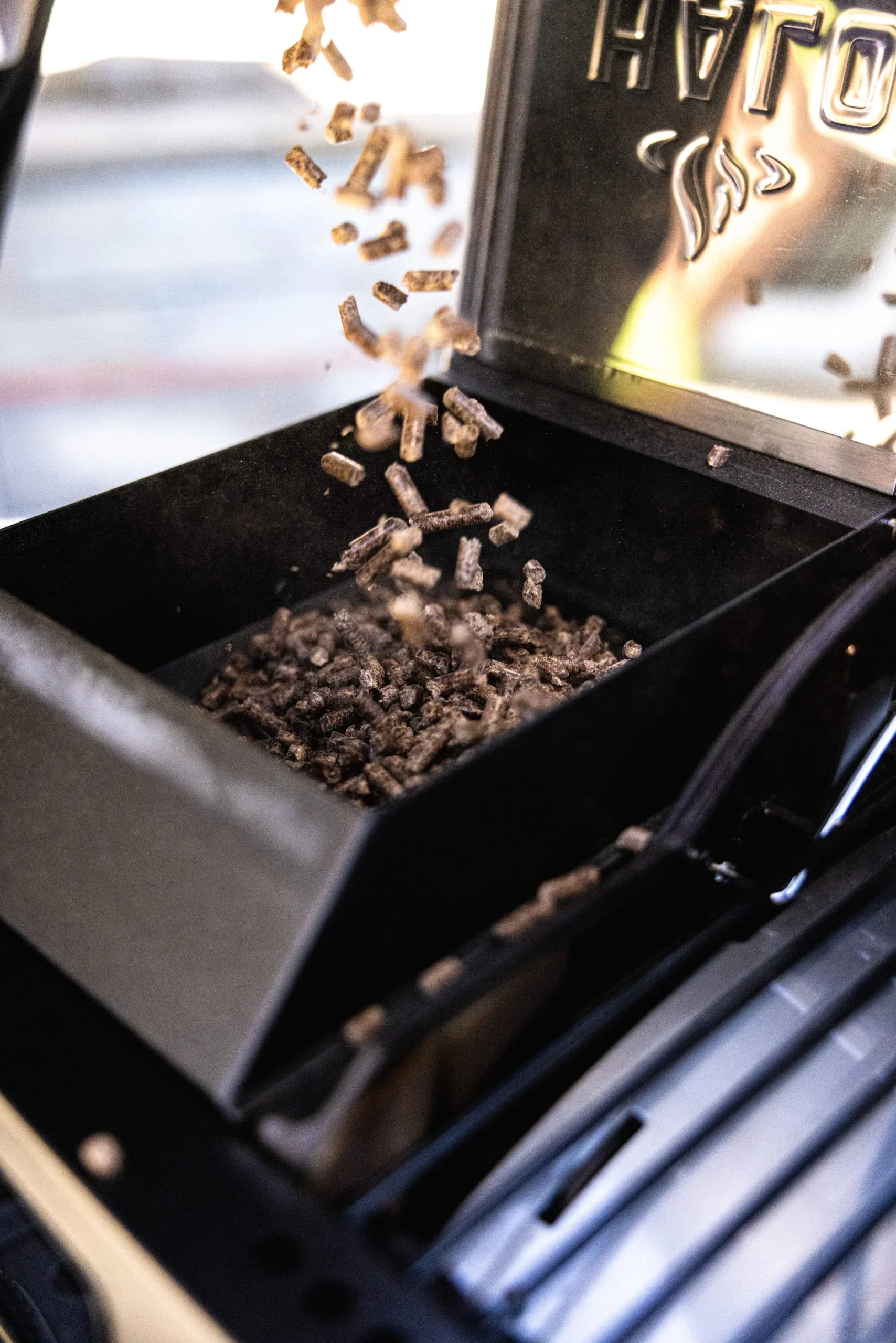 Halo HS-1005-ANA | Prime300 Portable Battery-Powered Countertop Pellet Grill