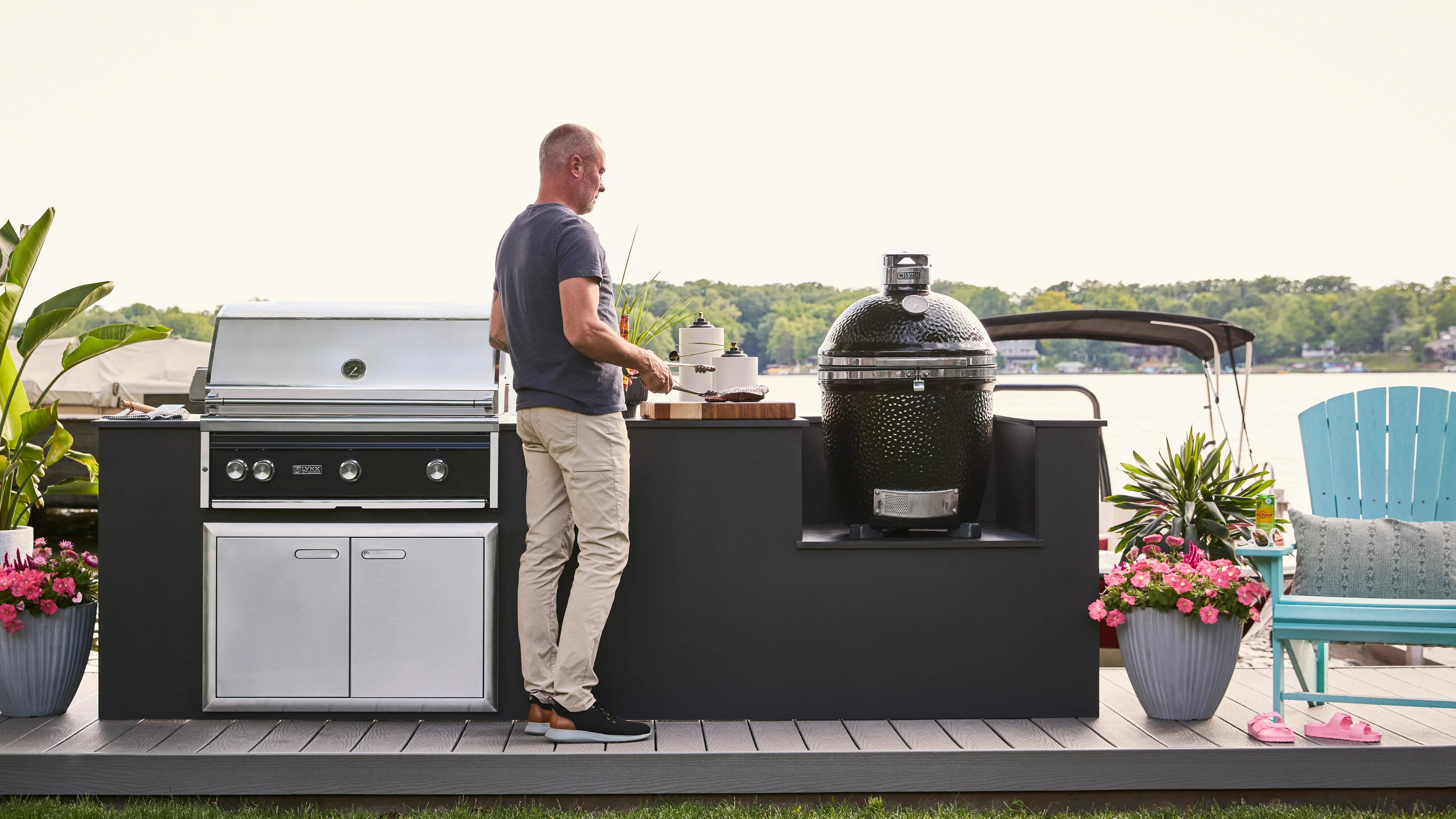 Lynx LCGR | Kamado Grill | 18" Ceramic Insulation Cooking Surface 250 sq. in.