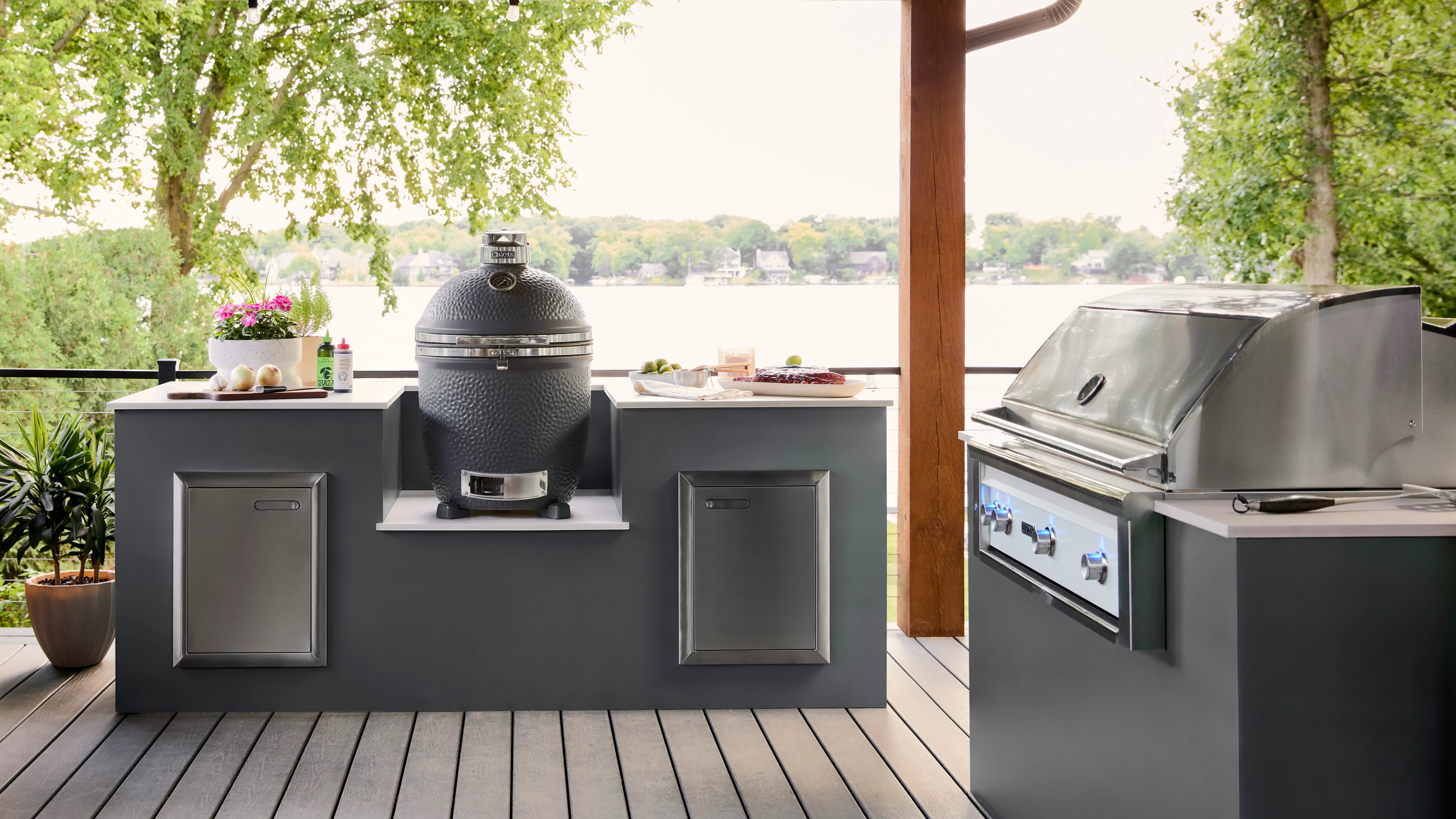 Lynx LCGR | Kamado Grill | 18" Ceramic Insulation Cooking Surface 250 sq. in.