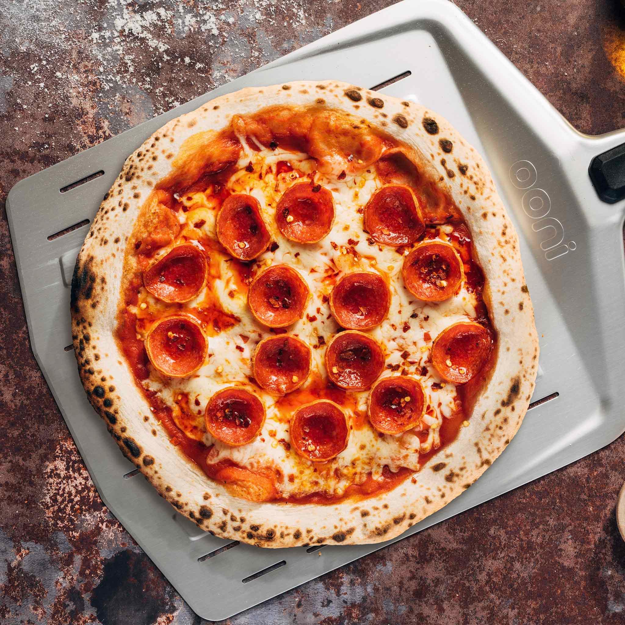 Ooni UU-P06500 | 14" Perforated Pizza Peel