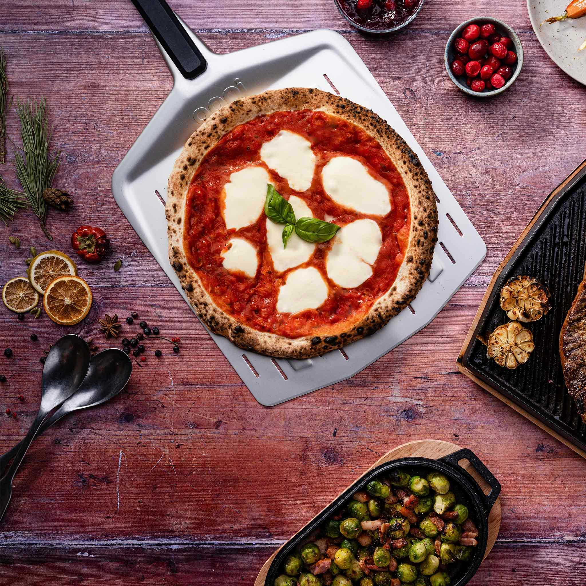 Ooni UU-P06500 | 14" Perforated Pizza Peel