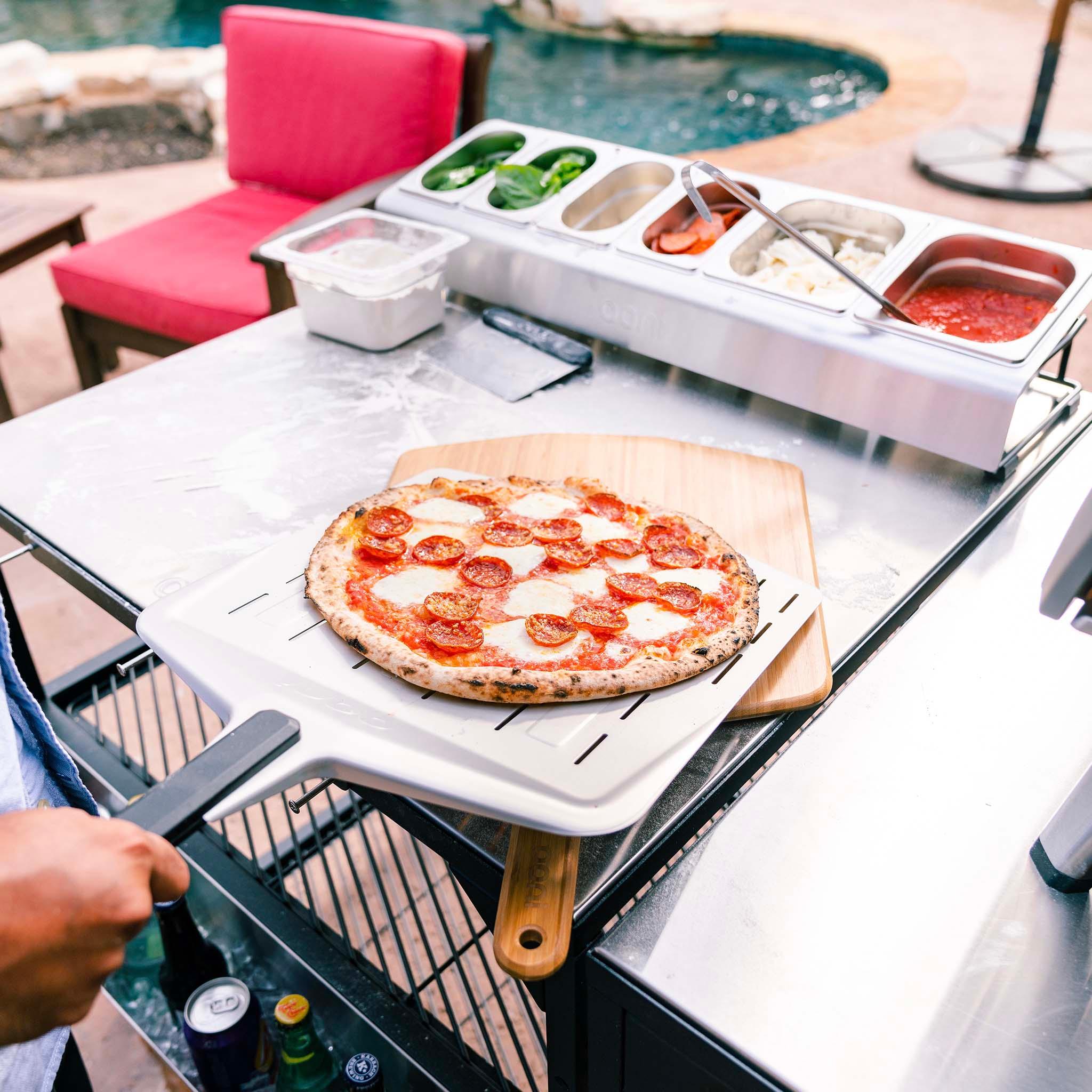 Ooni UU-P06500 | 14" Perforated Pizza Peel
