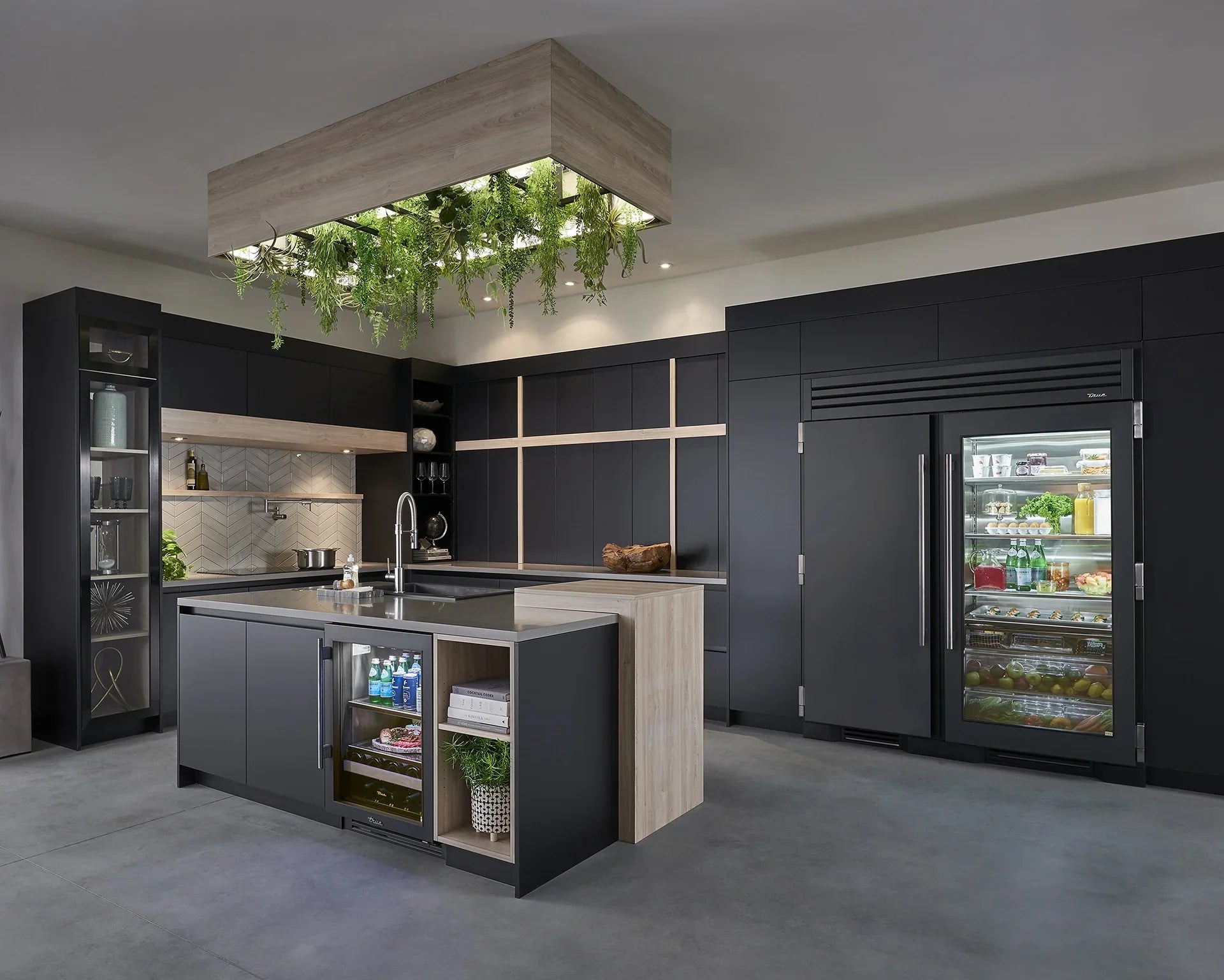 True-residential TBC | Beverage Center Panel Ready | Glass - 2 Glass Shelves, 1 Wine Cradle