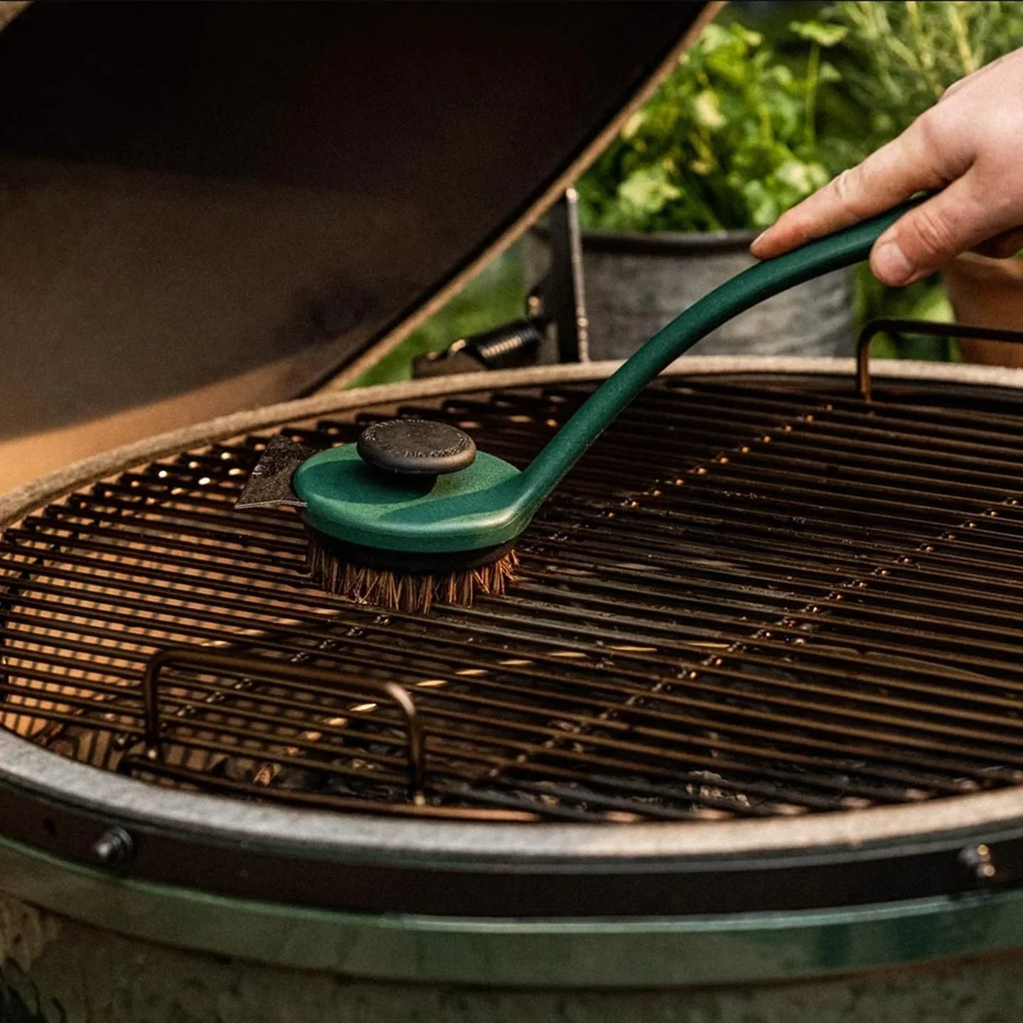 Big Green Egg 127129 | Palmyra Brush Long Handle