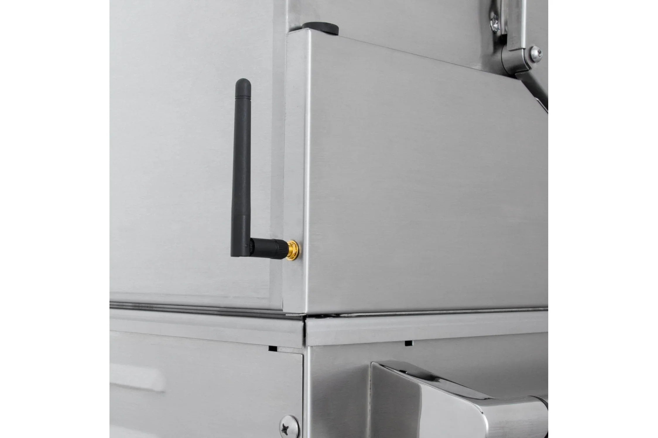 Lynx LSMKF | 30" Freestanding Smoker | Built-in LCD Touchscreen