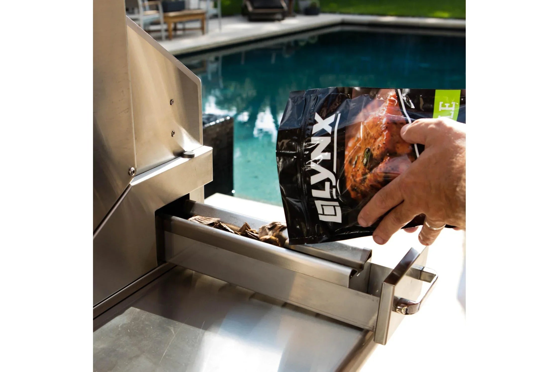 Lynx LSMKF | 30" Freestanding Smoker | Built-in LCD Touchscreen