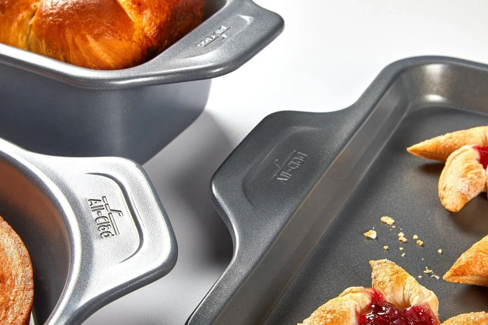 All-clad J2579664 | Bakeware | 9 Inch Round Baking Pan